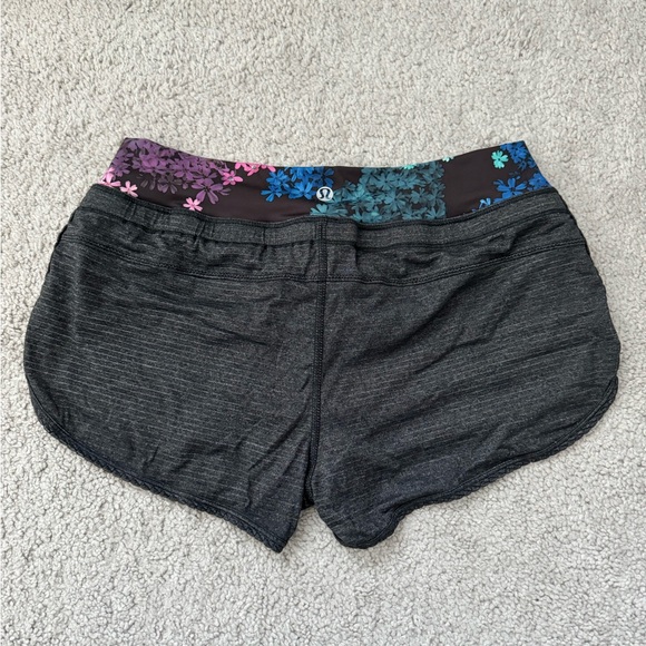 Lululemon shorts (similar to Speed Up) 2.5” length, size 4 - Picture 2 of 2